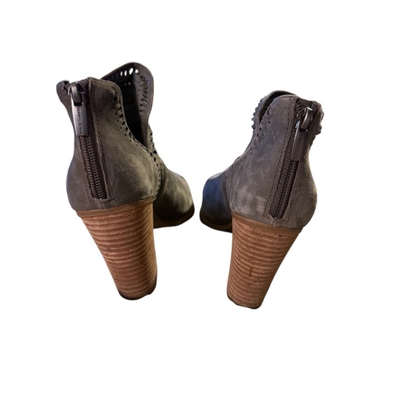 Vince Camuto Fileana Gray Suede Ankle Boots Laser Cut Block Heel Womens 9M - Picture 3 of 6